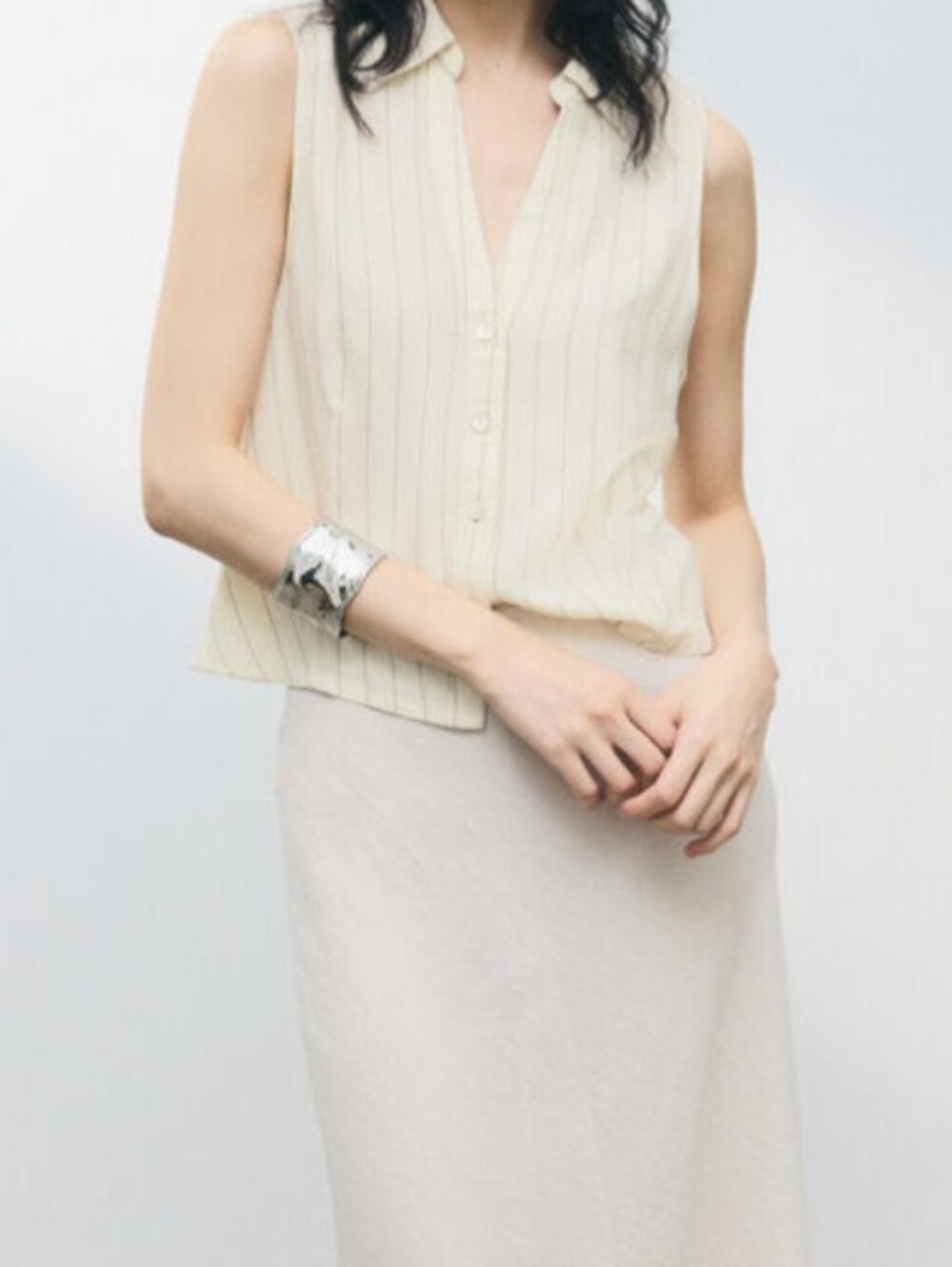 Linen Blend Pinstripe Sleeveless Button Up Shirt - Picture 3 of 11
